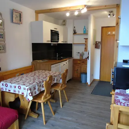 Melezets - Pour 4 Personnes Mae-5234 *